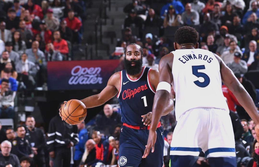 快船惨败湖人,遭遇失利 快船惨败湖人,遭遇失利