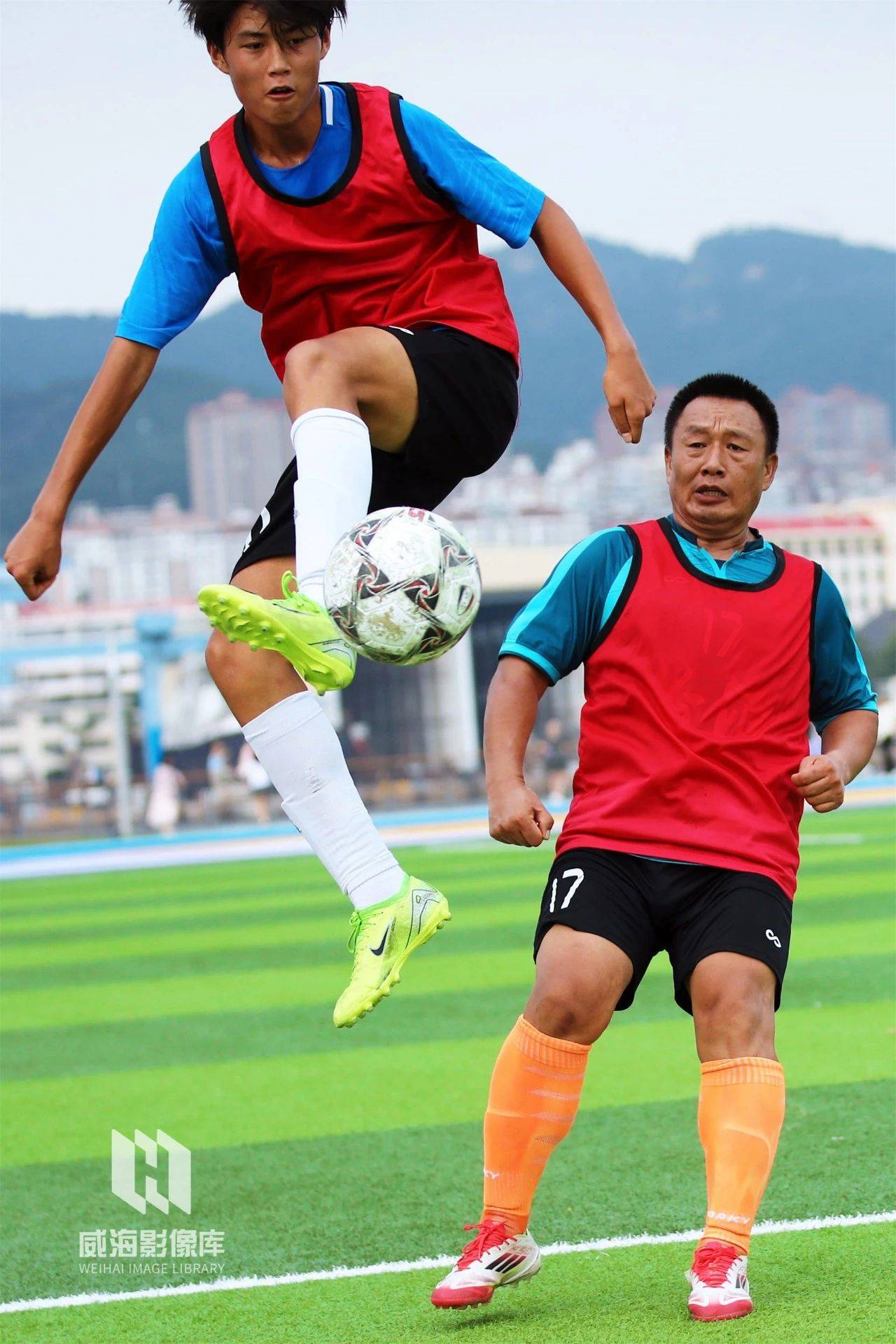 od体育娱乐-火药味十足!足球比赛实力对决成焦点!